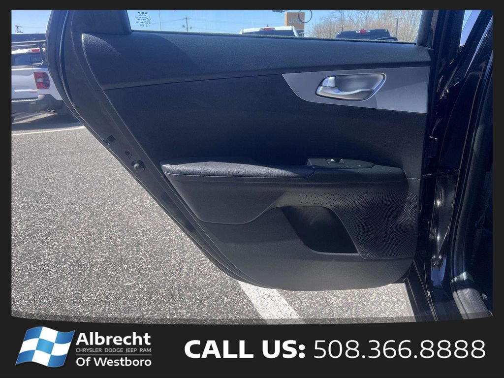 Used 2023 Kia Forte LXS w/ LXS Technology Package FWD image 14