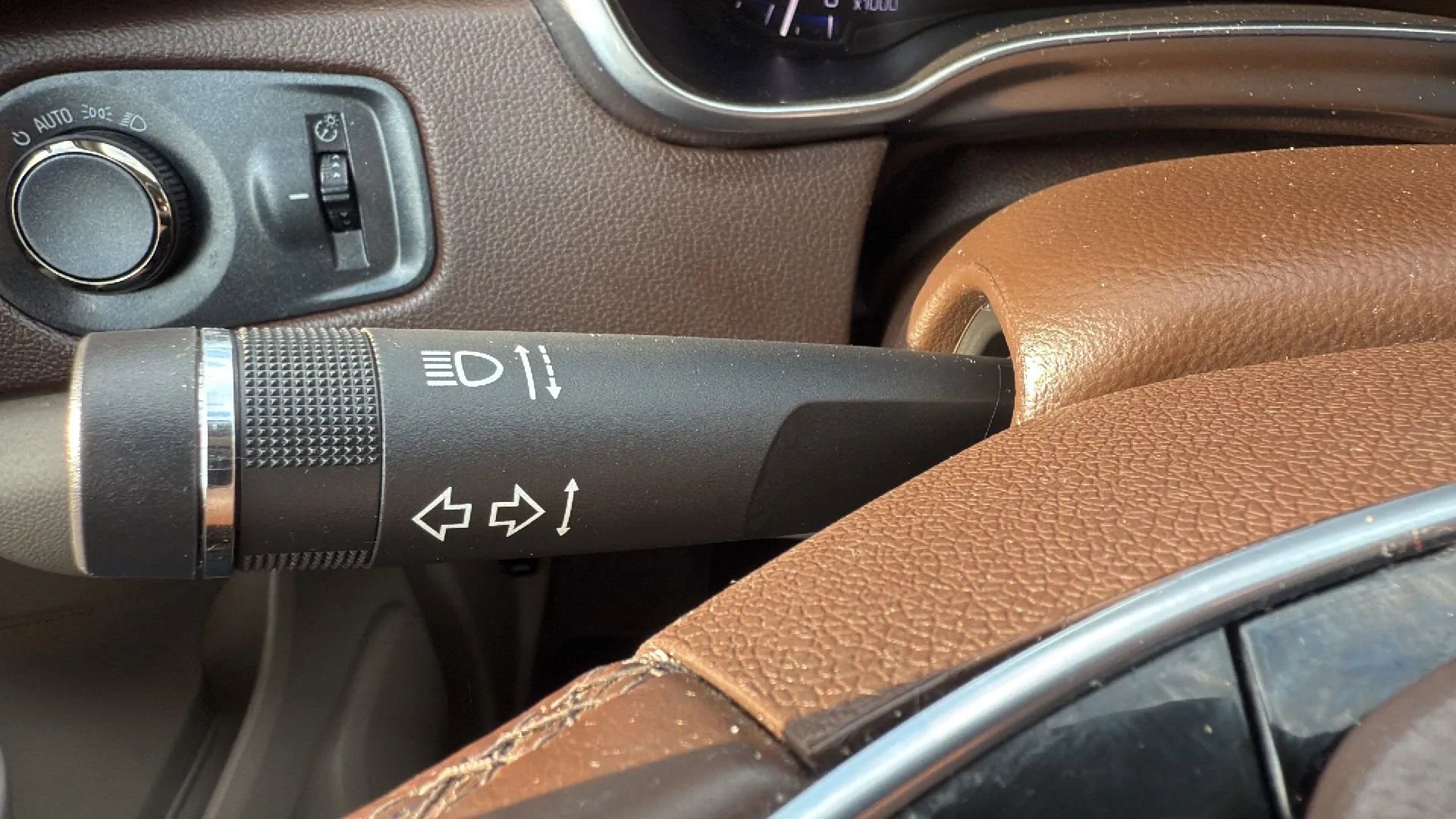 Used 2015 Cadillac SRX Luxury w/ Driver Awareness Package image 14