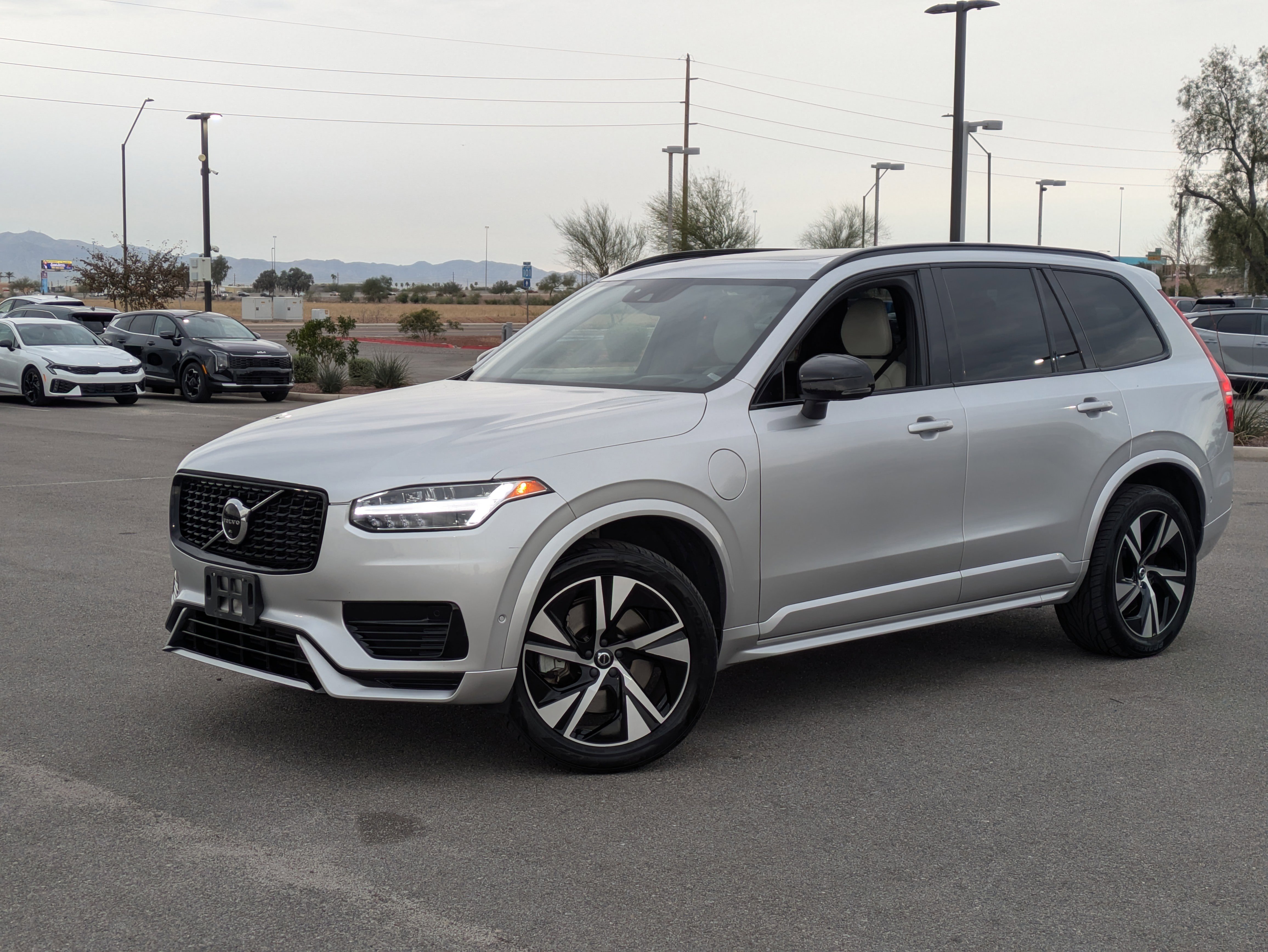 Used 2022 Volvo XC90 T8 R-Design w/ Advanced Package image 34