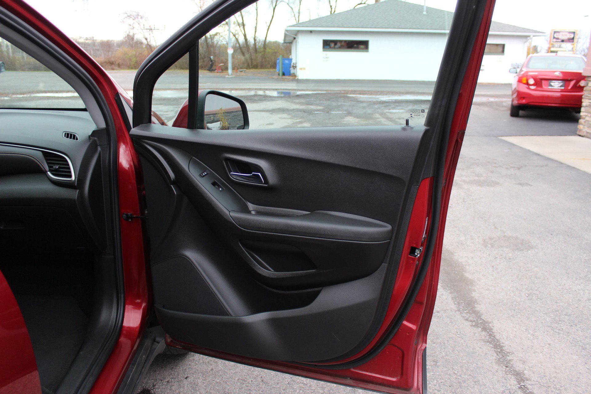 Used 2019 Chevrolet Trax LT w/ LT Convenience Package image 32