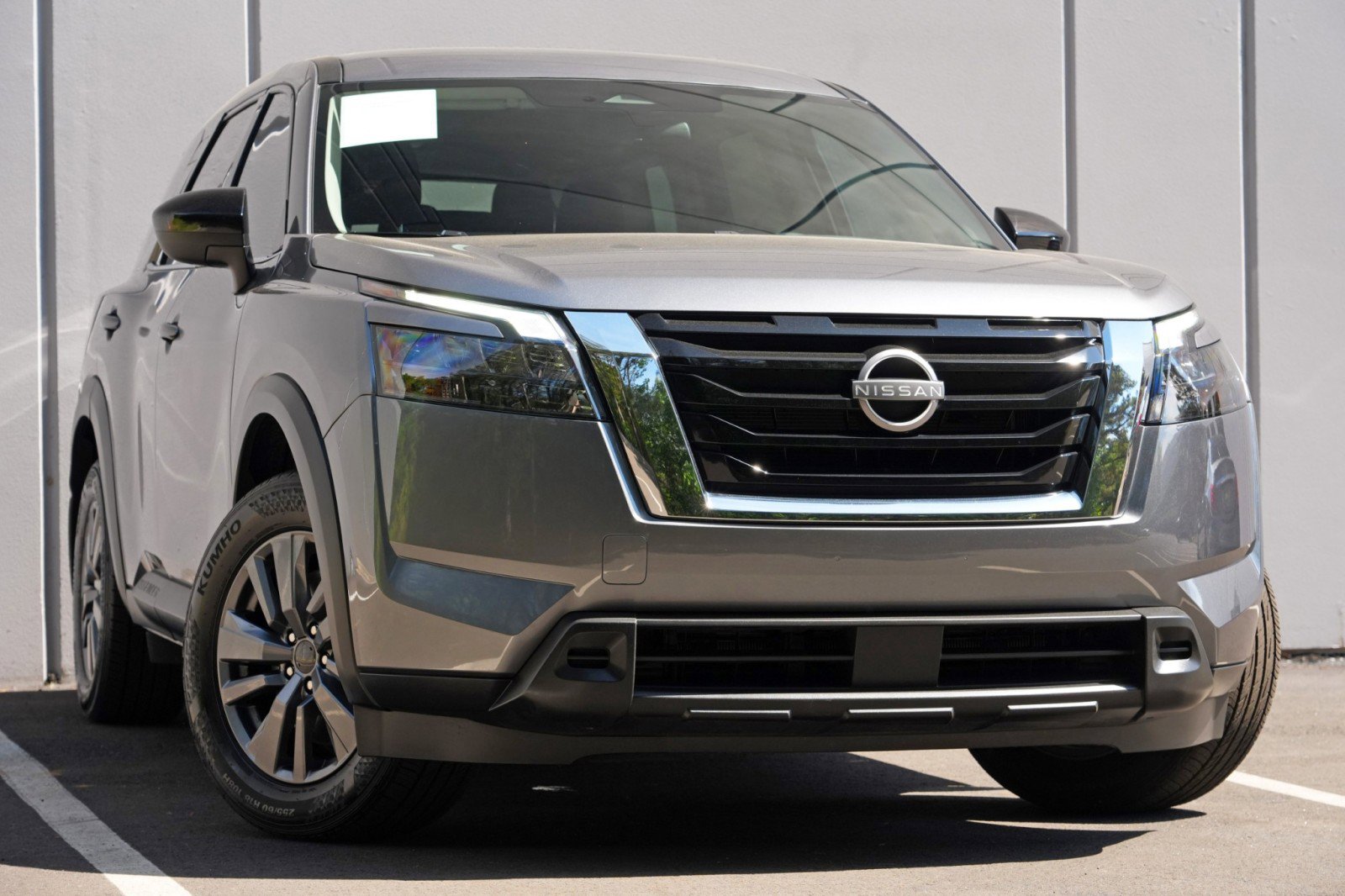Used 2025 Nissan Pathfinder S FWD image 2