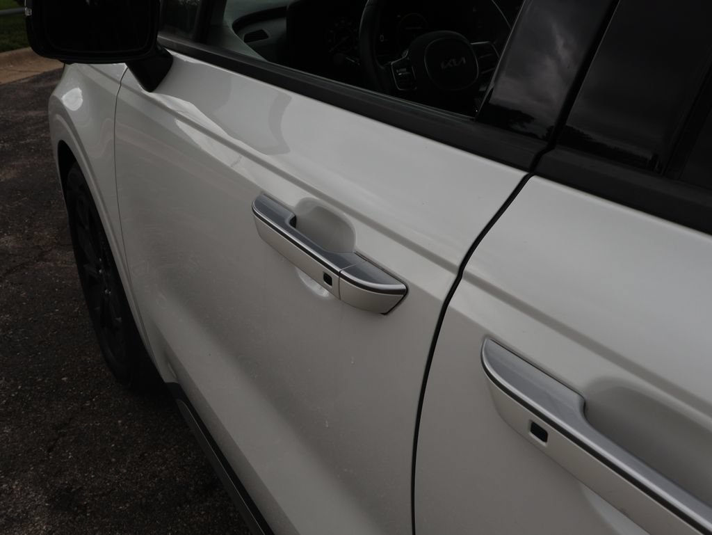 Certified 2024 Kia Carnival SX Prestige FWD image 9