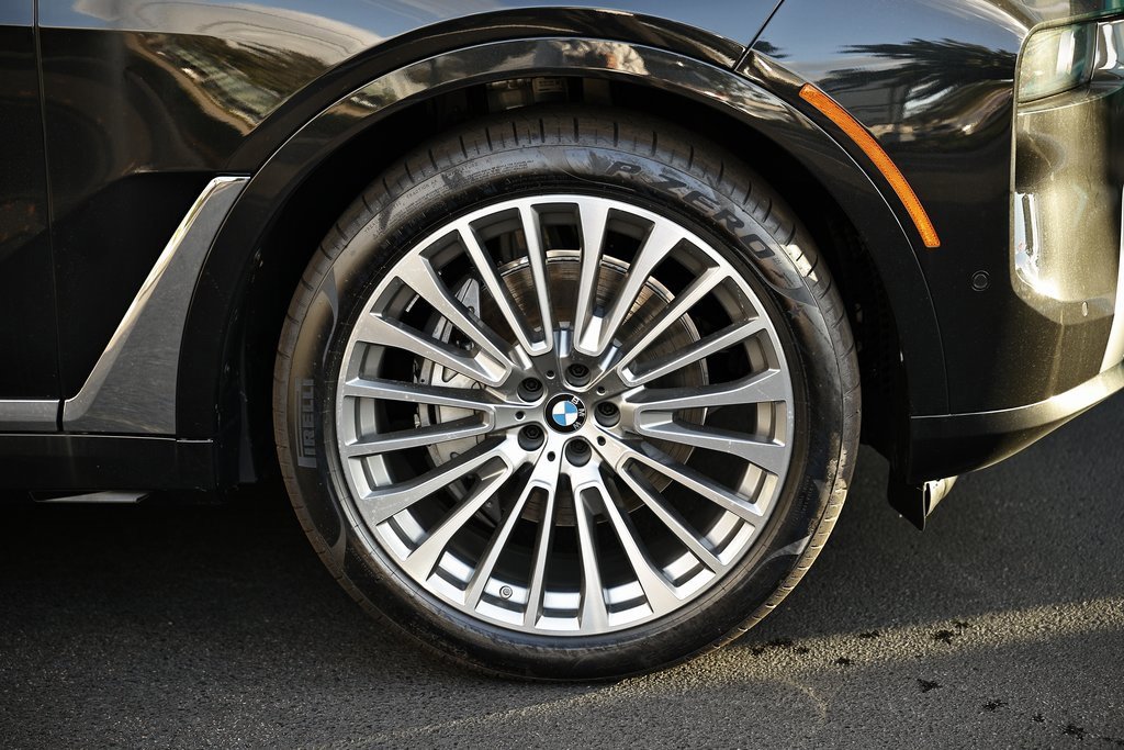 New 2026 BMW X7 xDrive40i w/ Premium Package image 4