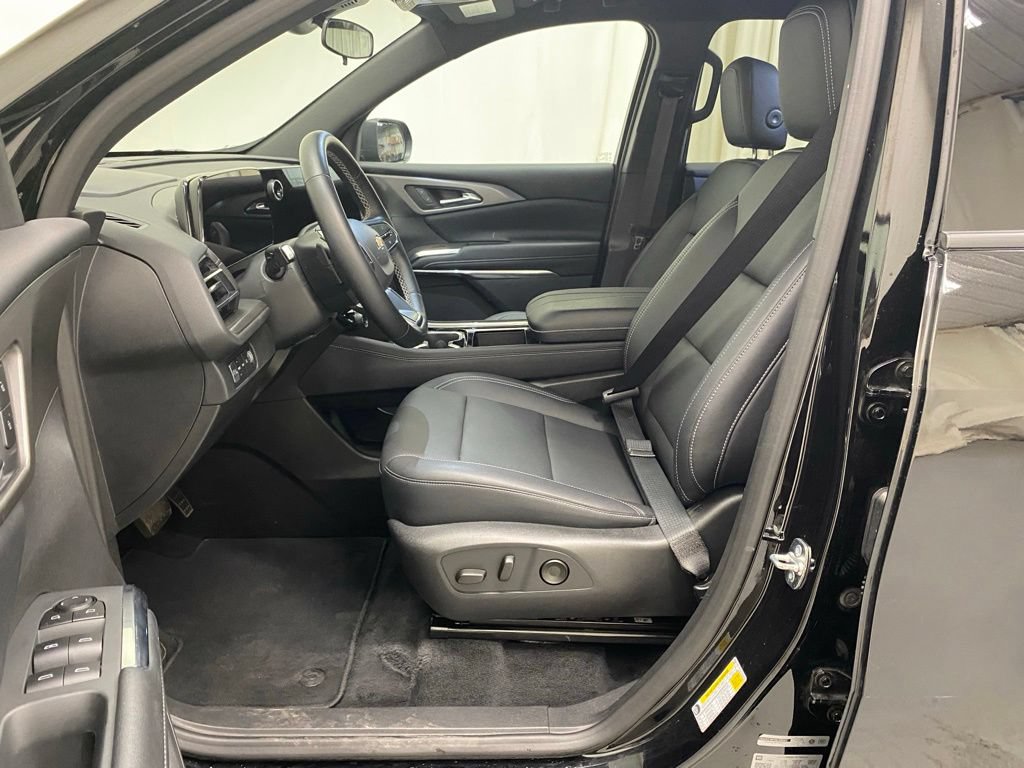 Used 2026 Chevrolet Traverse LT AWD/4WD image 14
