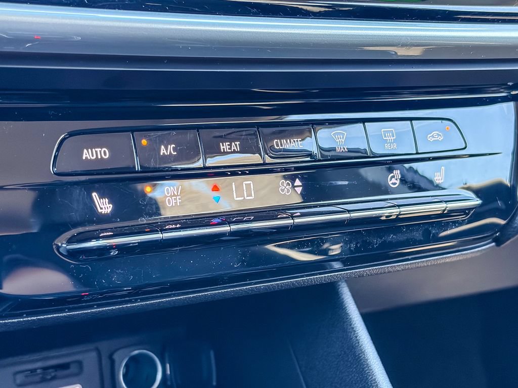 Used 2023 Chevrolet Bolt LT w/ Infotainment Package FWD image 26