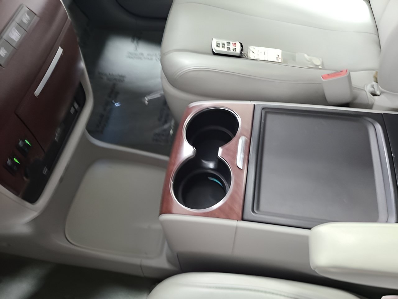 Used 2014 Toyota Sienna XLE w/ Entertainment Package FWD image 34