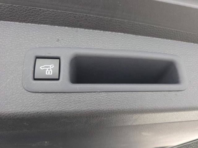 Certified 2025 Toyota Sienna XLE FWD image 30