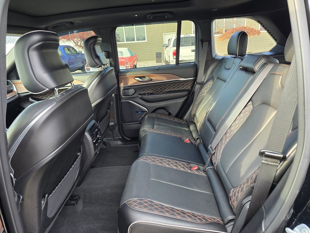 Used 2022 Jeep Grand Cherokee Summit w/ Advanced Protech Group IV AWD/4WD image 16