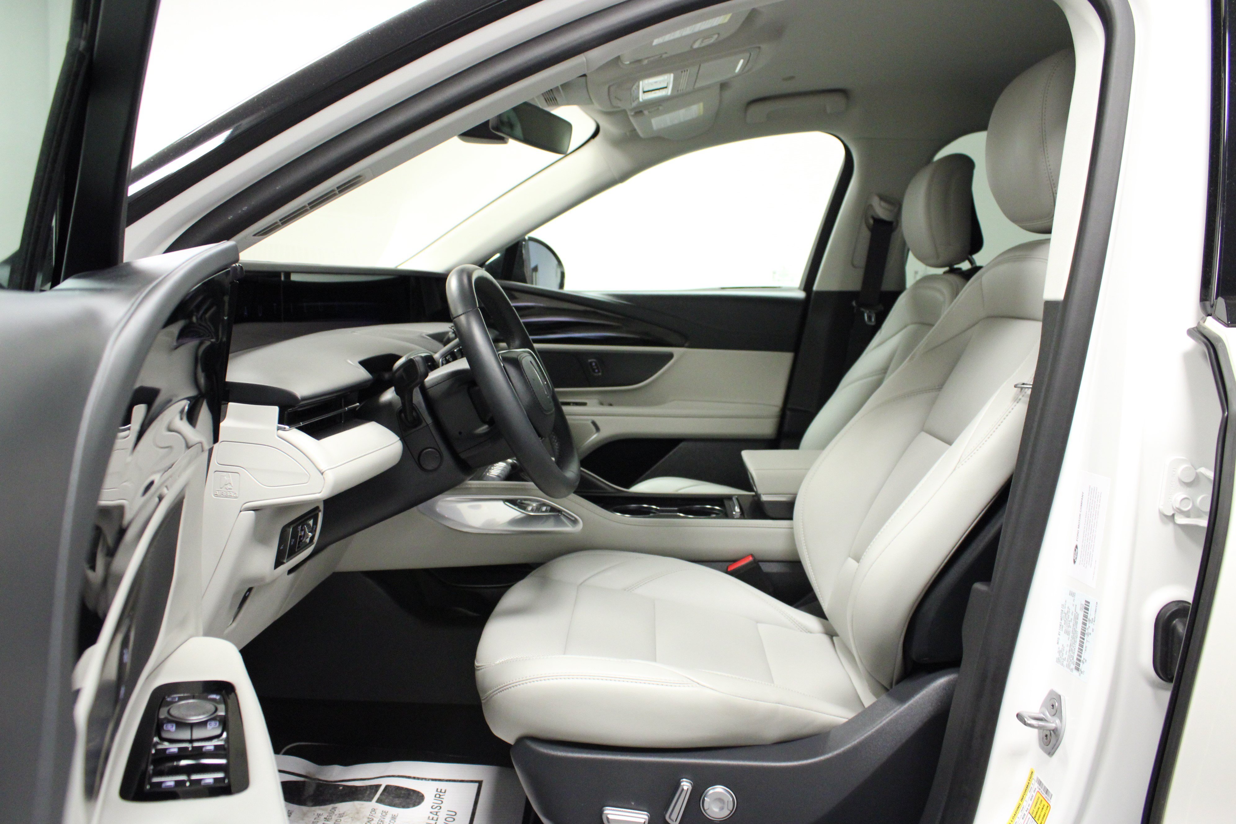 Used 2026 Lincoln Nautilus Premier AWD/4WD image 12