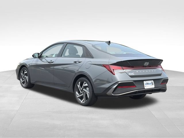 Used 2025 Hyundai Elantra Sport FWD image 6