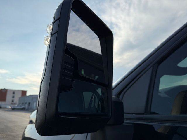 Used 2022 Chevrolet Silverado 2500 Custom w/ Gooseneck/5TH Wheel Package AWD/4WD image 24