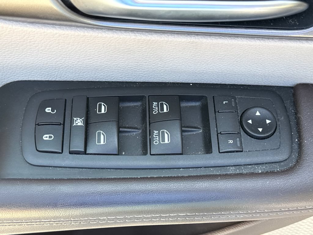 Used 2019 Chrysler Pacifica Touring-L w/ Advanced Safetytec Group FWD image 14