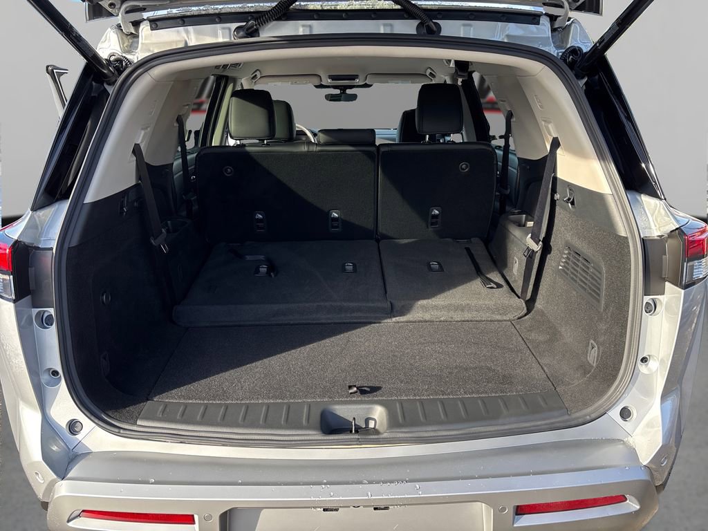 New 2025 Nissan Pathfinder SL image 11
