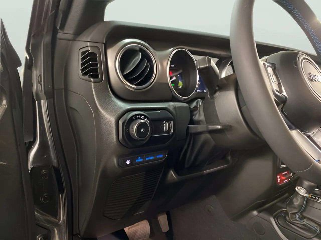 Used 2023 Jeep Wrangler Unlimited Rubicon 4xe AWD/4WD image 28