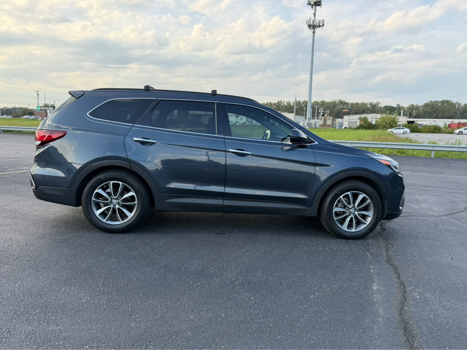 Used 2017 Hyundai Santa Fe SE w/ Cargo Package FWD image 9