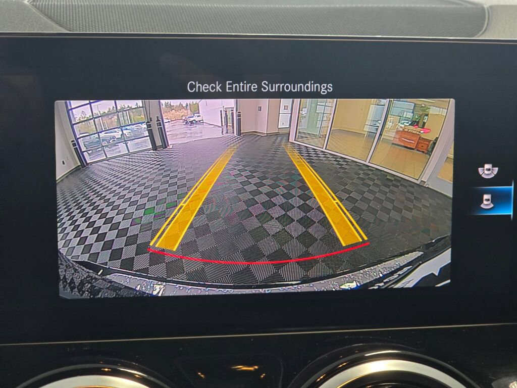 Used 2023 Mercedes-Benz GLB 250 4MATIC image 34