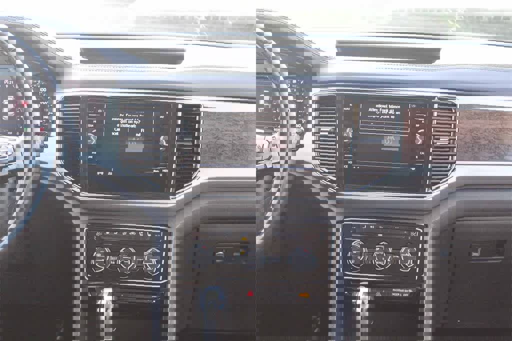 Used 2018 Volkswagen Atlas SEL Premium image 17