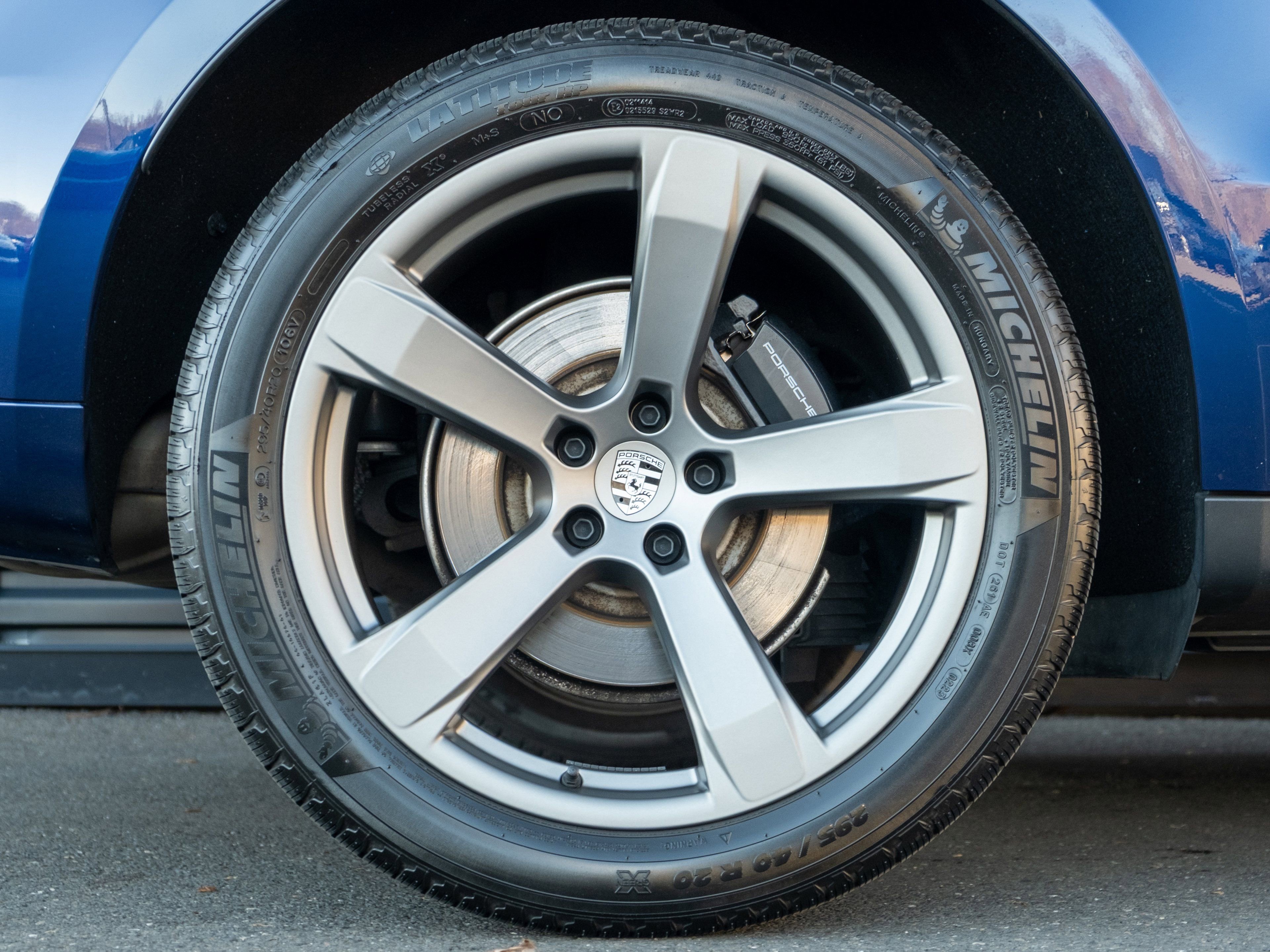 Certified 2023 Porsche Macan image 14