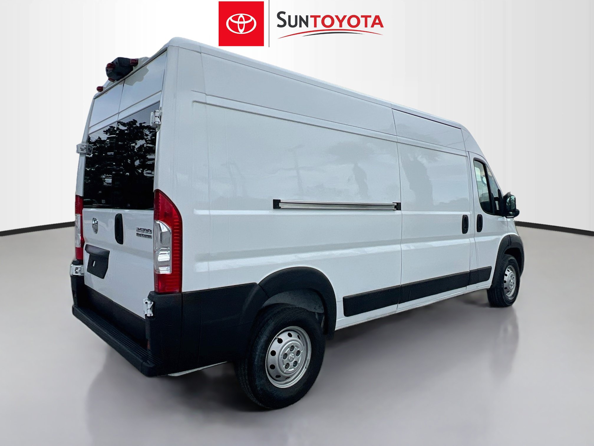 Used 2023 RAM ProMaster 2500 FWD image 4