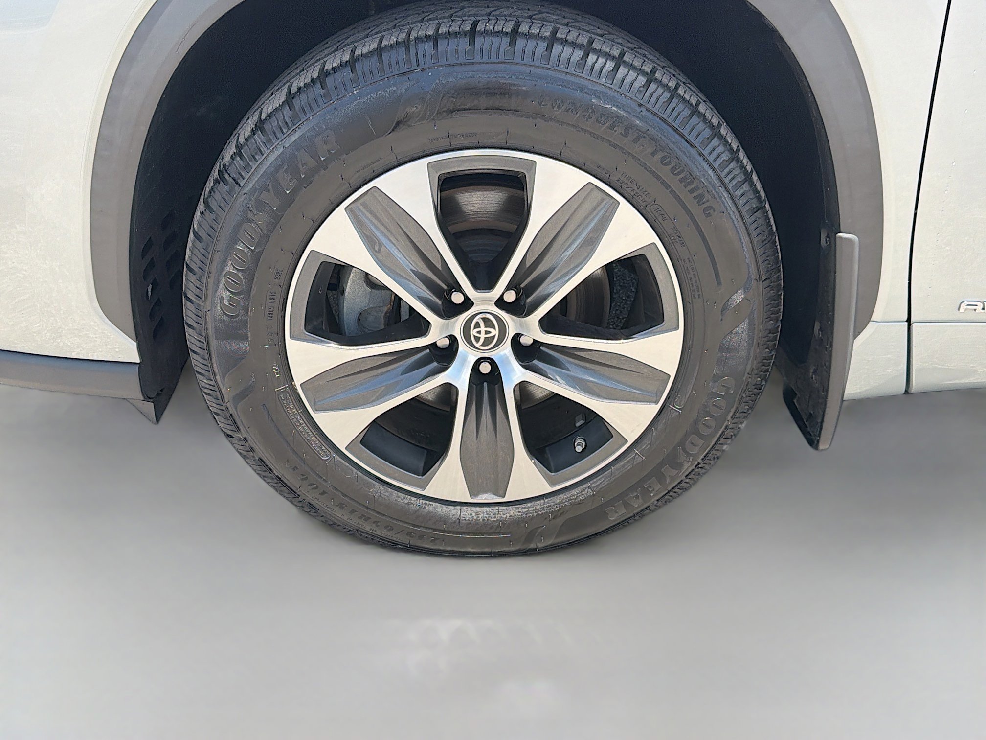 Used 2021 Toyota Highlander XLE AWD/4WD image 42