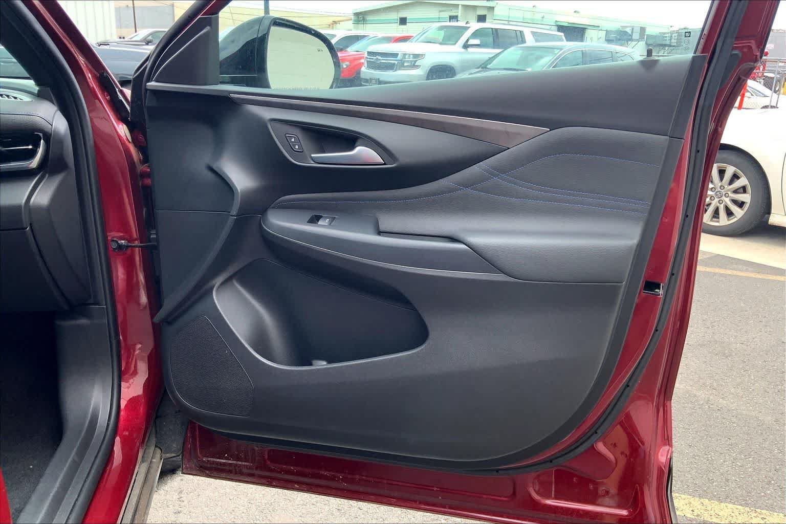 Used 2024 Buick Envista Sport Touring w/ Convenience I Package FWD image 27