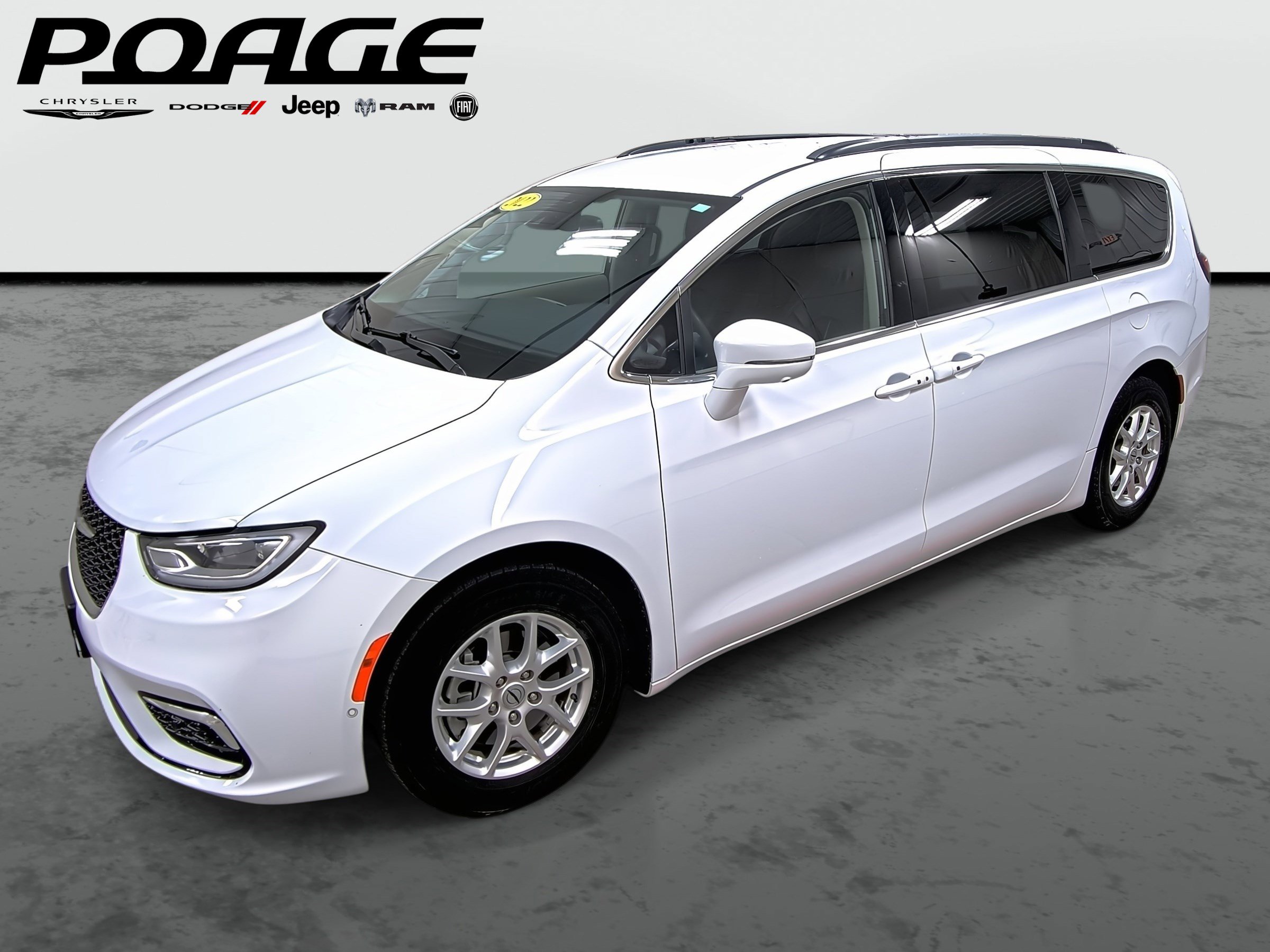 Used 2022 Chrysler Pacifica Touring-L w/ Uconnect Theater Family Group
