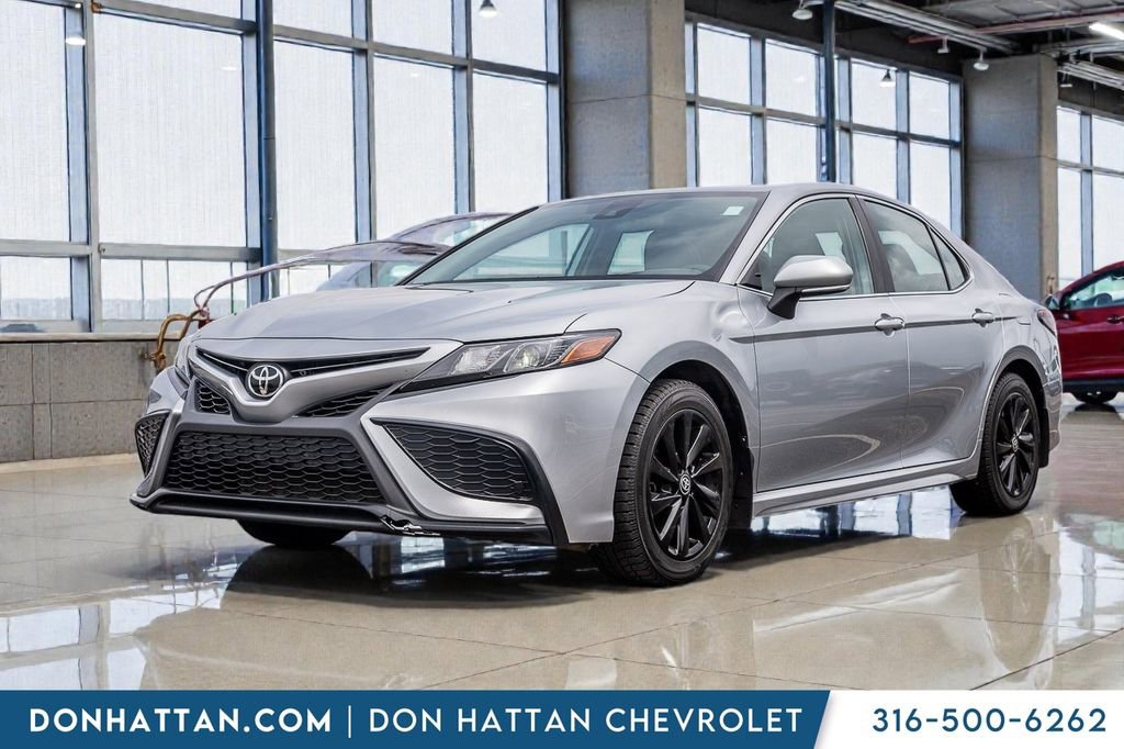 Used 2023 Toyota Camry SE image 1