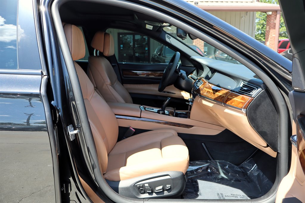 Used 2014 BMW 750Li xDrive AWD/4WD image 17