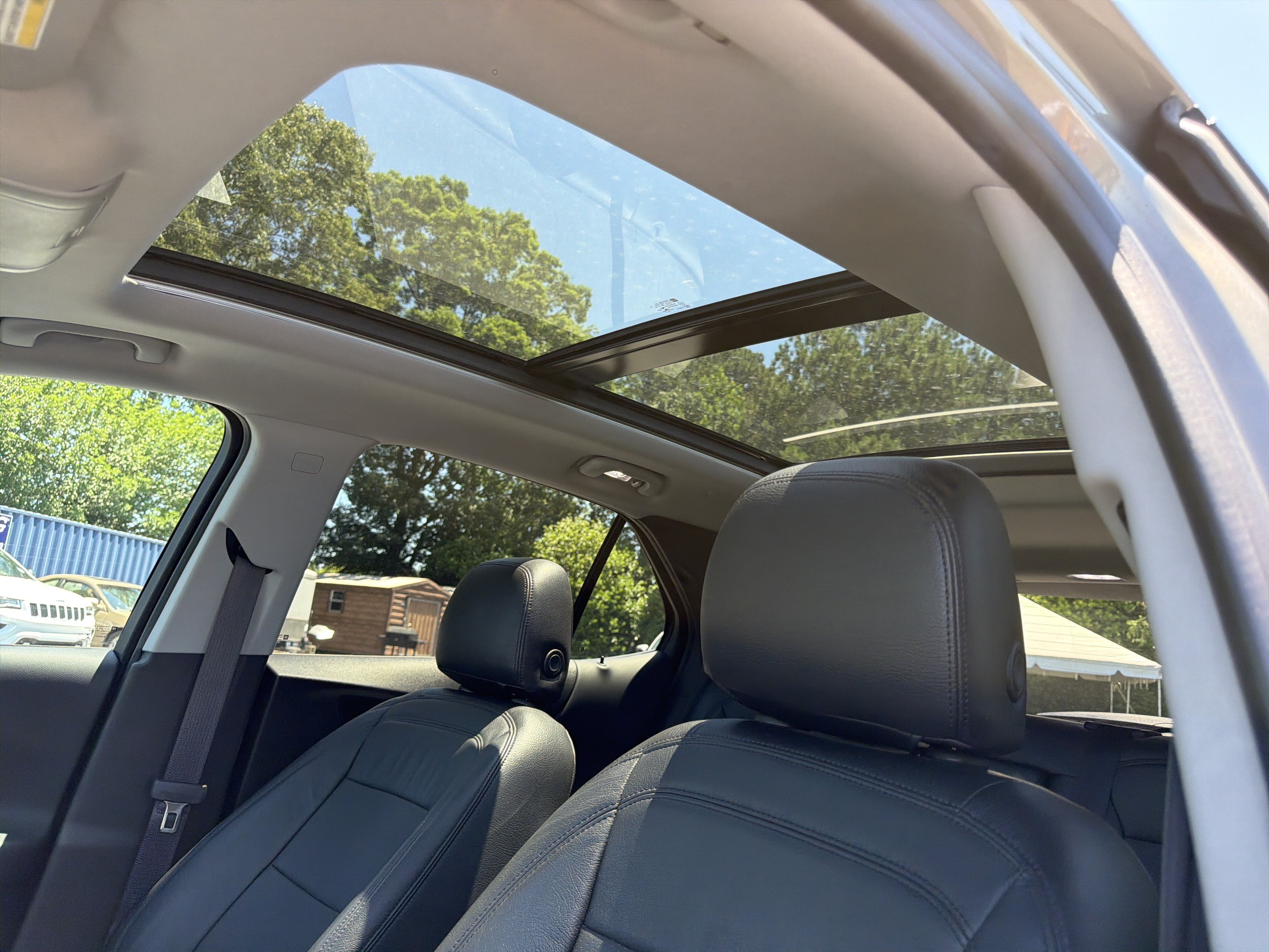 Used 2018 Chevrolet Equinox LT FWD image 32