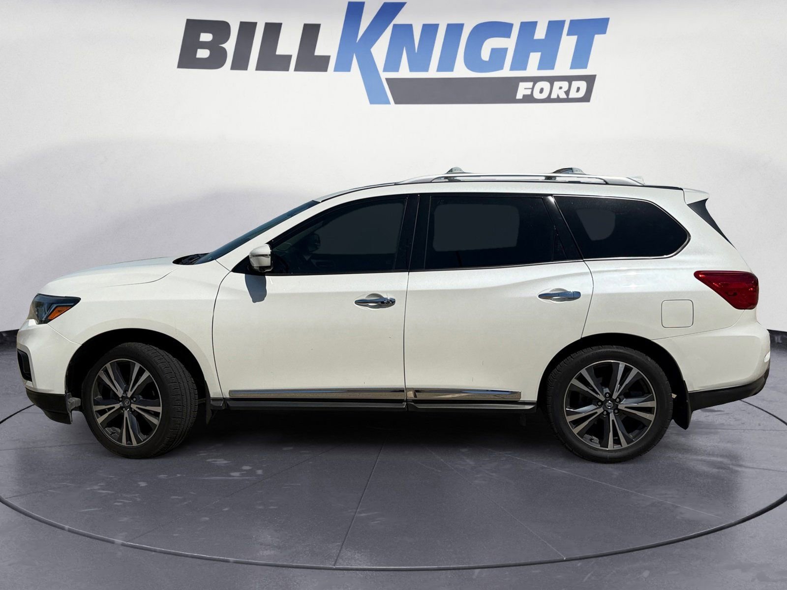 Used 2019 Nissan Pathfinder Platinum w/ Cargo Package AWD/4WD image 2