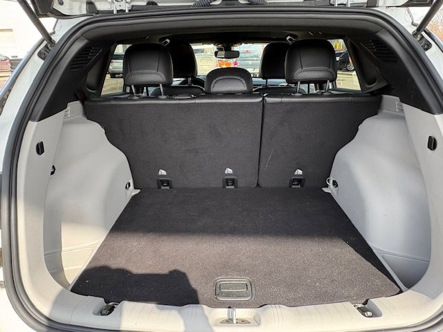 Used 2023 Jeep Compass Limited image 10