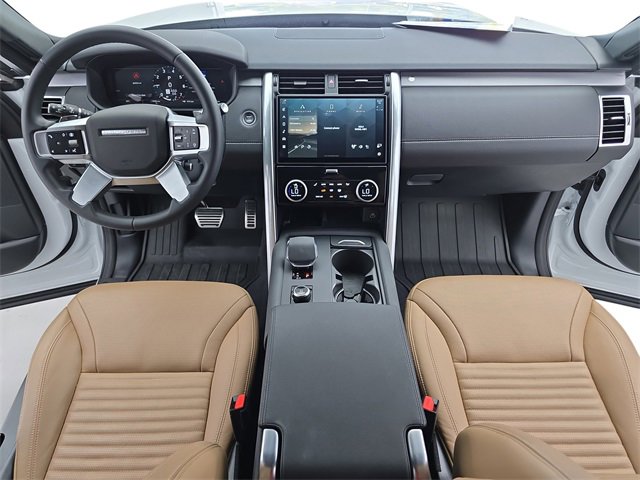 Certified 2025 Land Rover Discovery Dynamic SE image 9