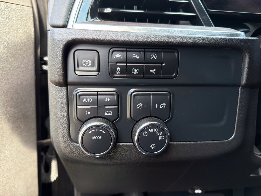 Used 2025 Chevrolet Tahoe LT AWD/4WD image 16