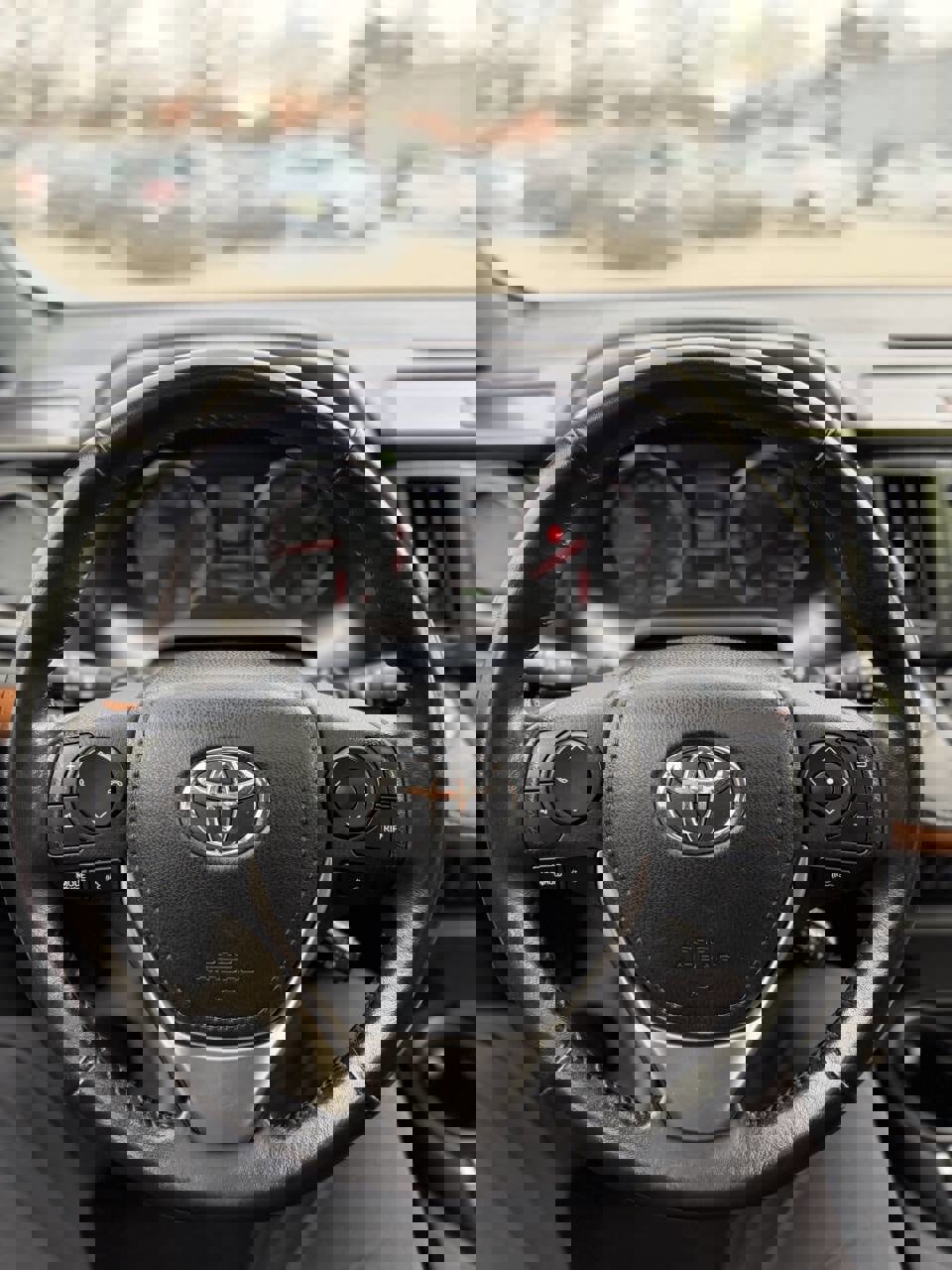 Used 2017 Toyota RAV4 SE w/ Advanced Technology Package image 9