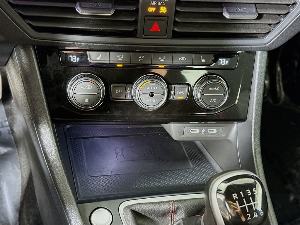 Used 2024 Volkswagen Jetta GLI 40th Anniversary Edition FWD image 7