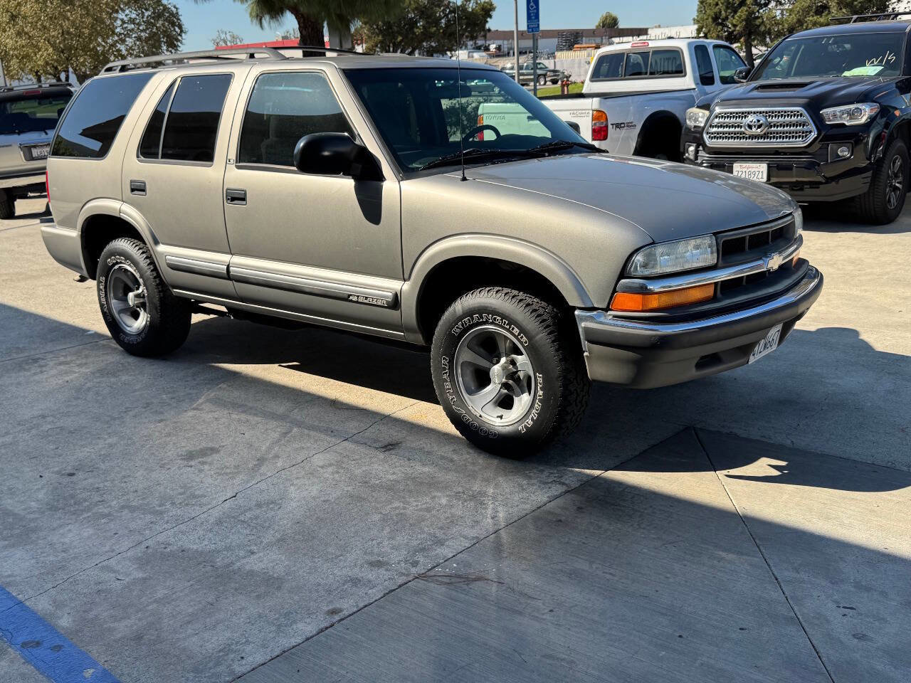 Used 2001 Chevrolet Blazer LS w/ Preferred Equipment Group image 5