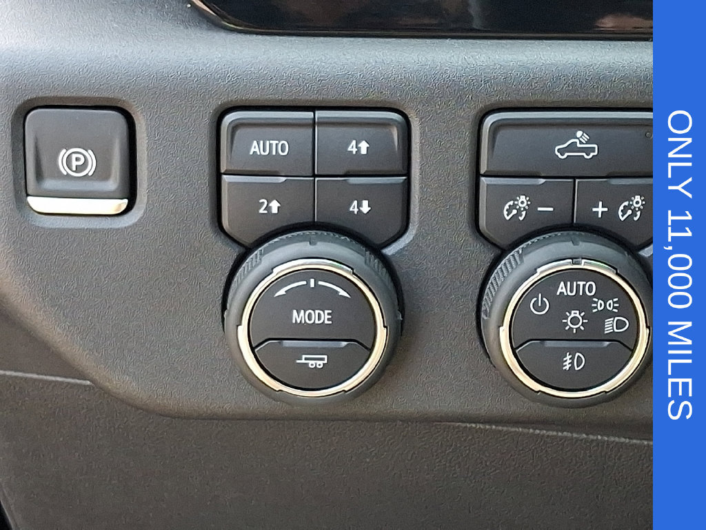 Used 2025 Chevrolet Silverado 1500 LT Trail Boss w/ LPO, Dark Essentials Package AWD/4WD image 25