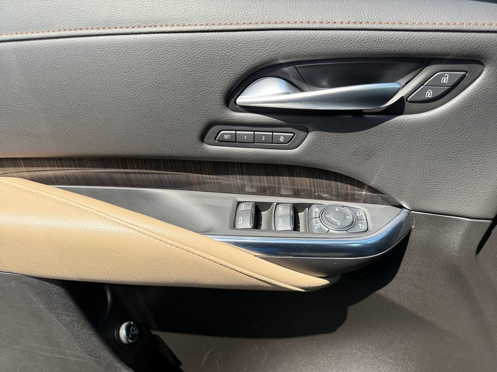 Used 2025 Cadillac XT4 Premium Luxury FWD image 11