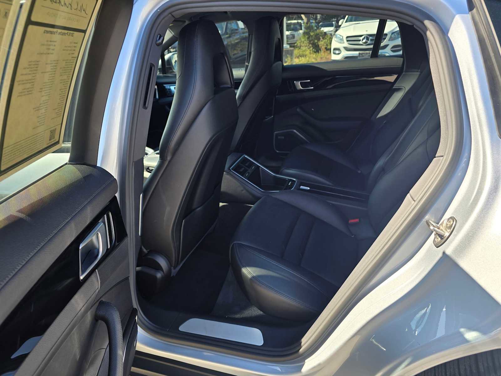 Used 2018 Porsche Panamera RWD image 18