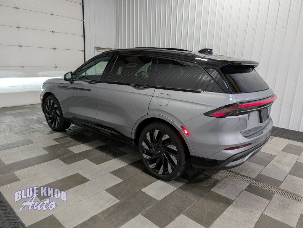 Used 2024 Lincoln Nautilus Reserve w/ Equipment Group 202A AWD/4WD image 2