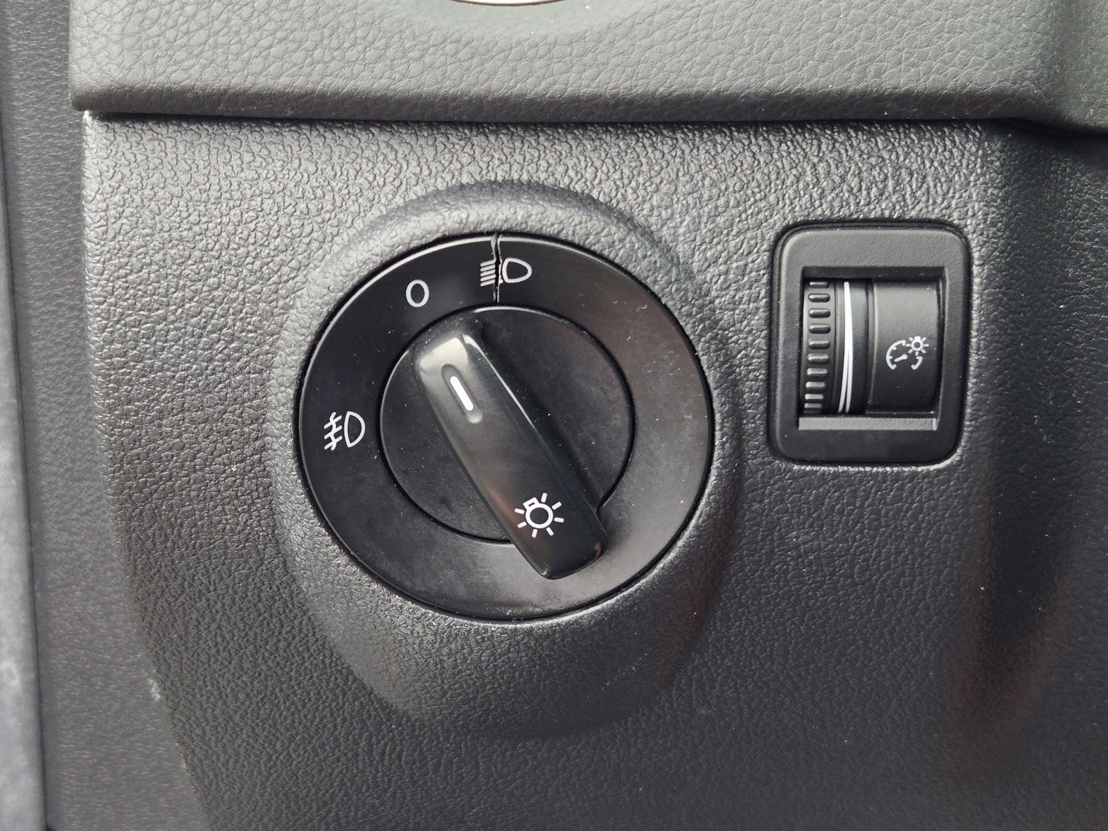 Used 2009 Volkswagen Tiguan SE AWD/4WD image 23