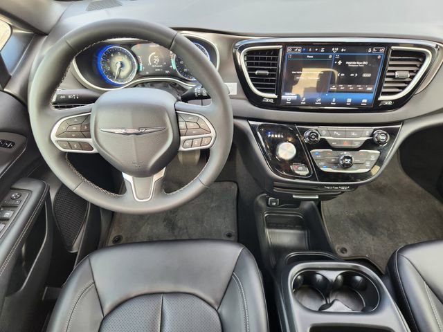 Used 2025 Chrysler Pacifica Select FWD image 26