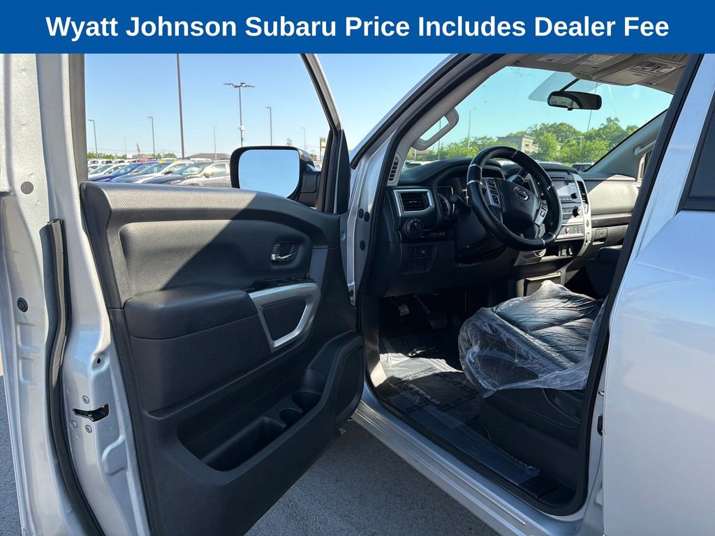 Used 2018 Nissan Titan SV AWD/4WD image 14