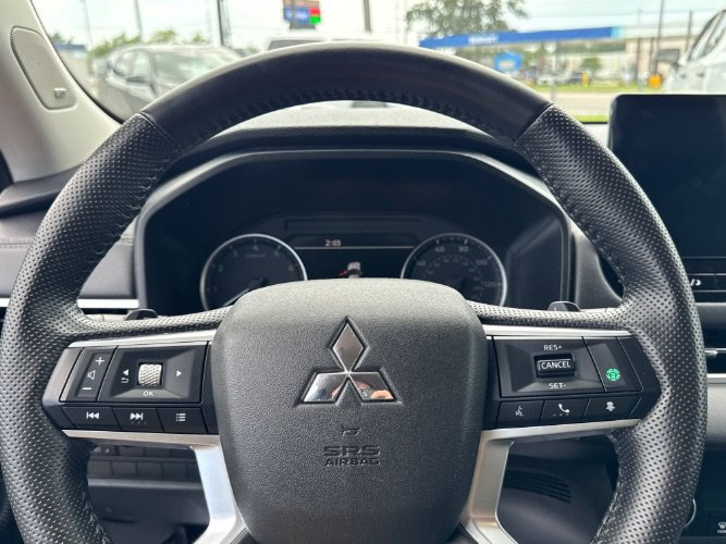 Used 2025 Mitsubishi Outlander SE AWD/4WD image 19