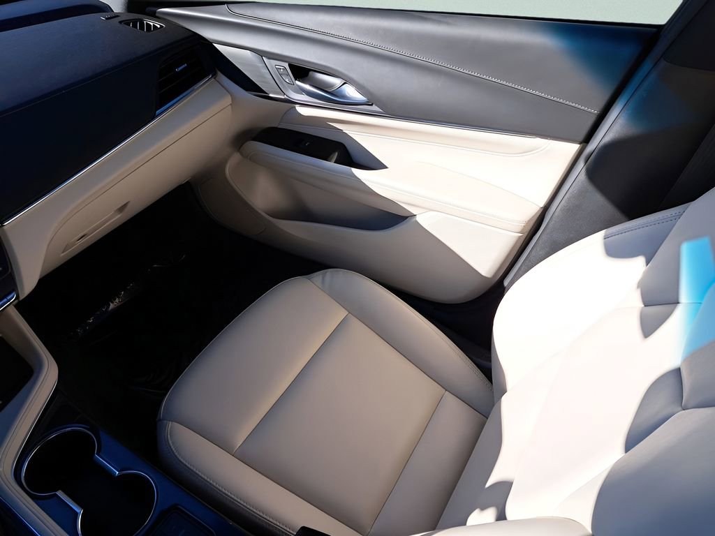 Used 2023 Cadillac CT4 Luxury w/ Cold Weather Package image 12