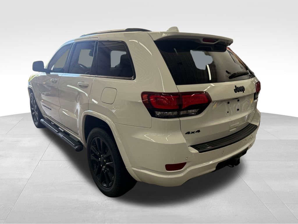 Used 2019 Jeep Grand Cherokee Altitude AWD/4WD image 3