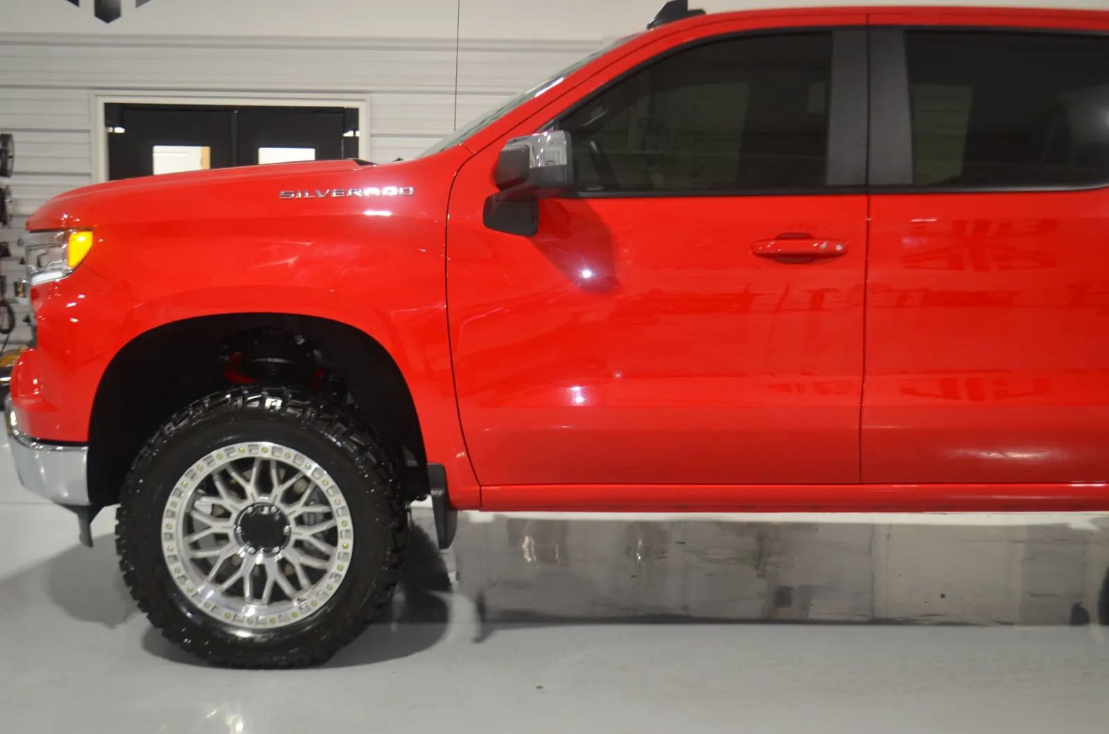 Used 2025 Chevrolet Silverado 1500 LT image 5