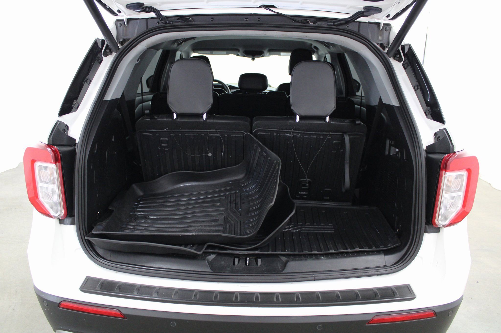 Used 2021 Ford Explorer XLT w/ Equipment Group 202A image 24