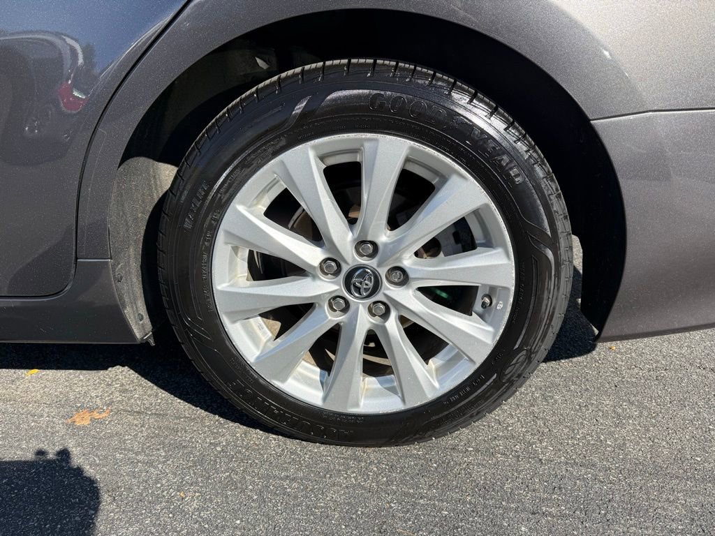 Used 2018 Toyota Camry LE image 25