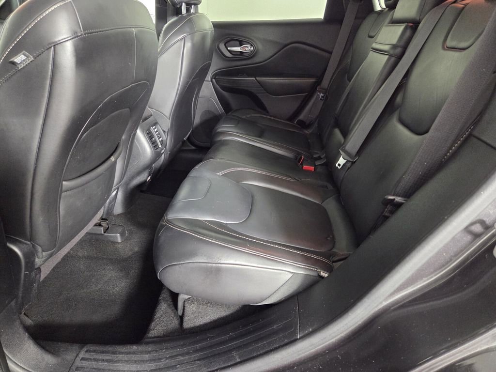 Used 2015 Jeep Cherokee Limited image 23